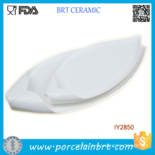 Placa de cerámica blanca de cerámica irregular para el restaurante